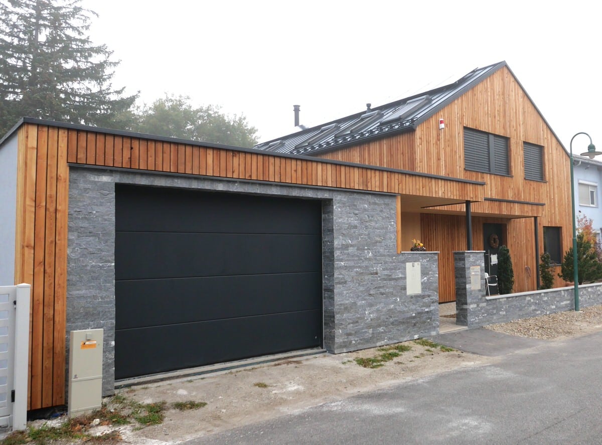 Holz100-Haus mit Garage