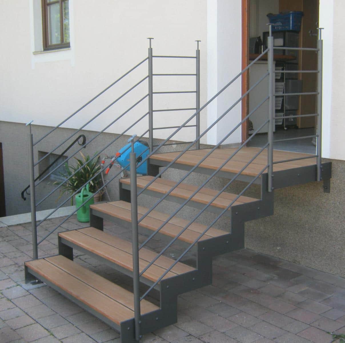Treppe mit Stahlwangen