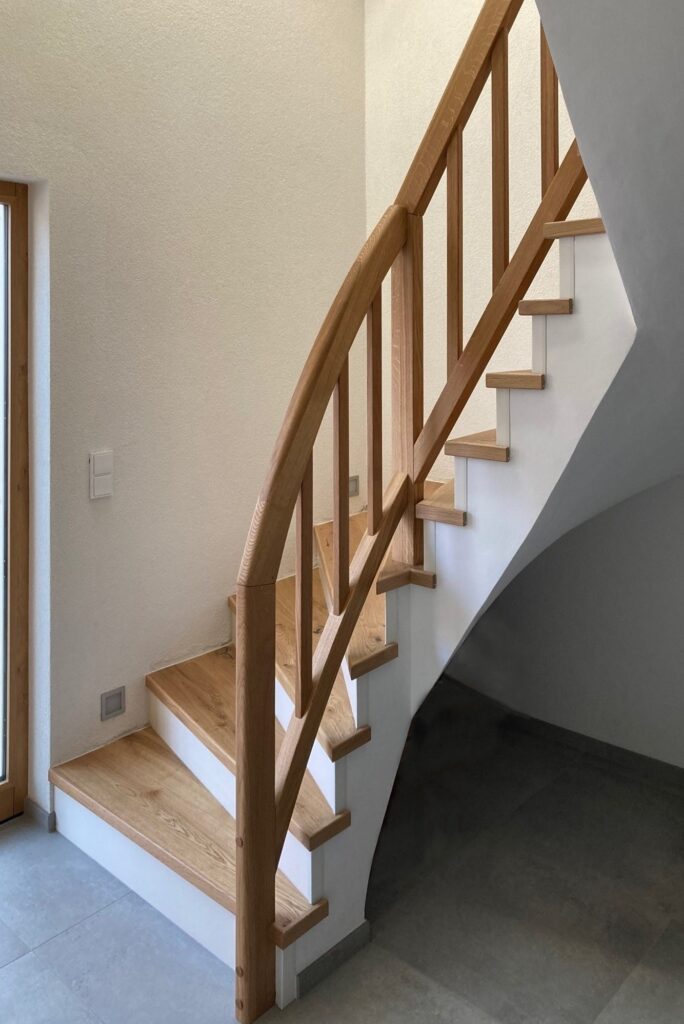Treppengeländer in Eiche - Steinkogler - Stiegen, Geländer, Vollholzhäuser