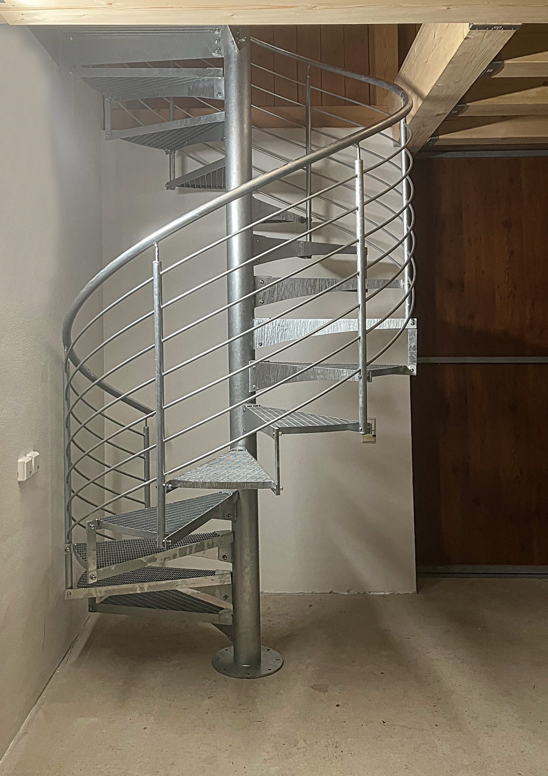 Treppe mit Podest - Steinkogler - Stiegen, Geländer, Vollholzhäuser