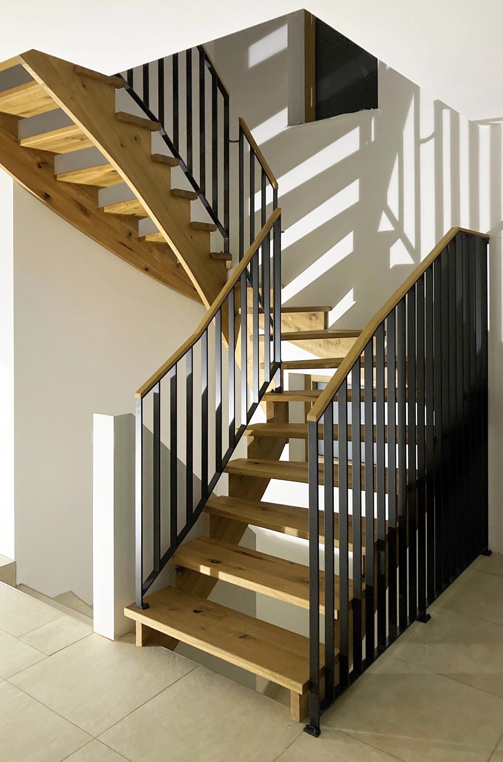 Treppe mit Podest - Steinkogler - Stiegen, Geländer, Vollholzhäuser