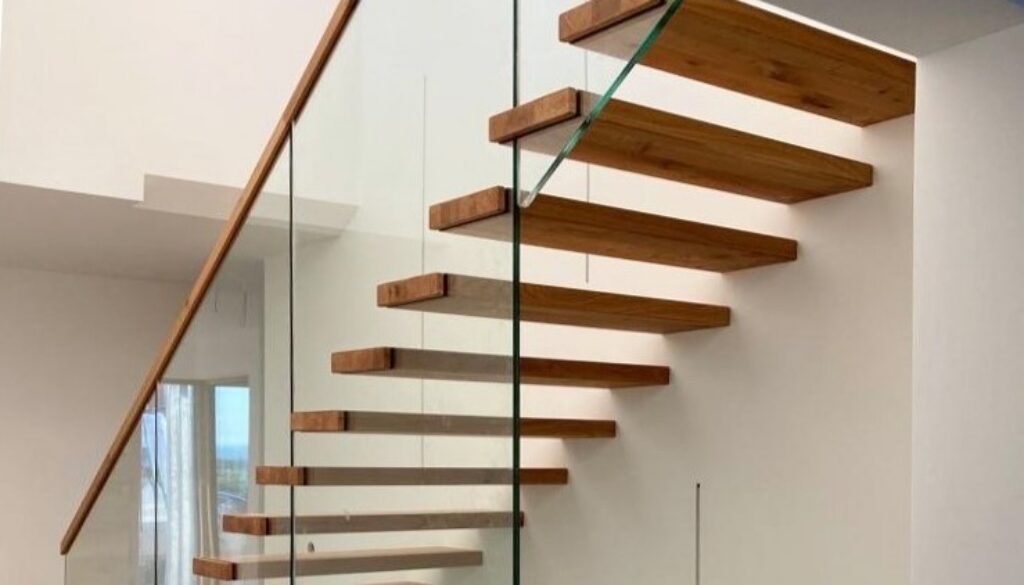 Kragarmstiege aus Holz freitragende Treppe, Statik und Design