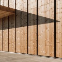 Holzfassade aus Lärche an modernem Haus – Lärchenfassade